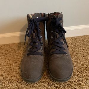 Maurices grey/plaid interior combat boots